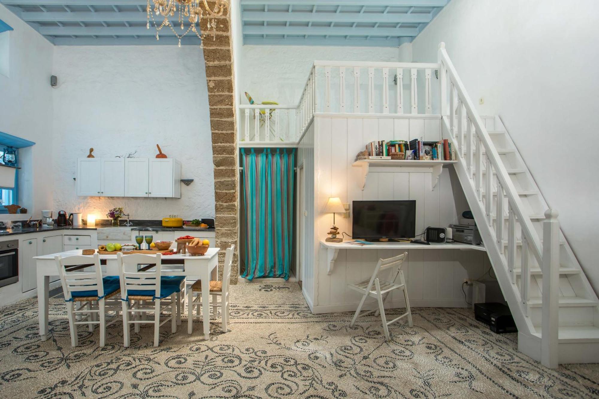 Mandarin Greek Traditional Holiday home
