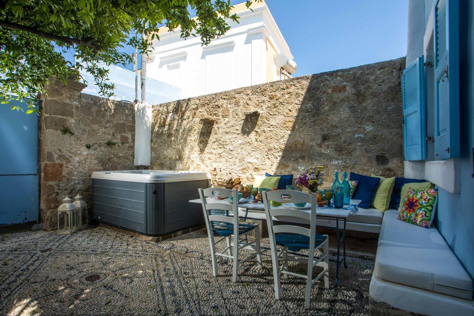 Mandarin Greek Traditional Holiday home Rhodes City