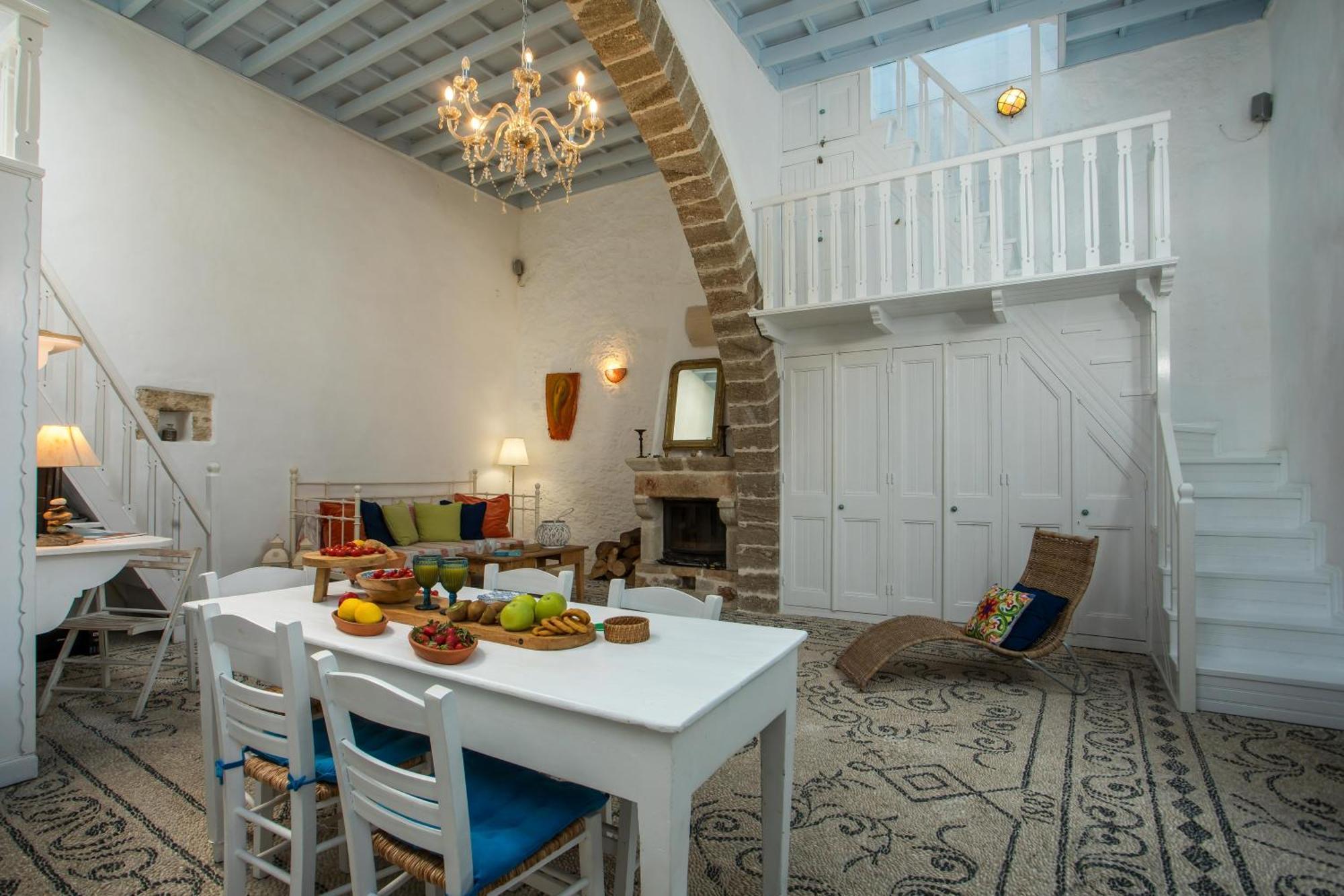 Mandarin Greek Traditional * Rhodes City